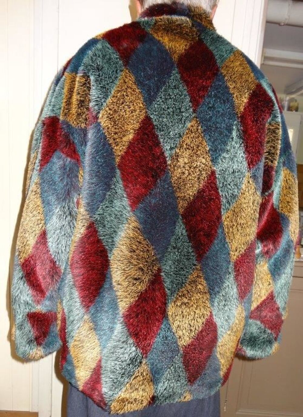 VESTE LONGUE FEMME FAUSSE FOURRURE TRES BON ETAT TAILLE 46
Vêtements