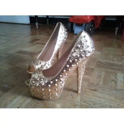 Escarpins a talons a clous dor� neuf. 40 Lyon 2 (69)