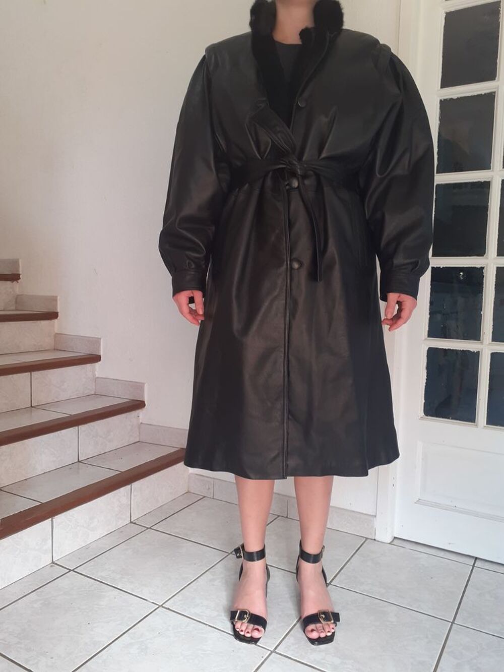 Manteau long en cuir noir
Vêtements