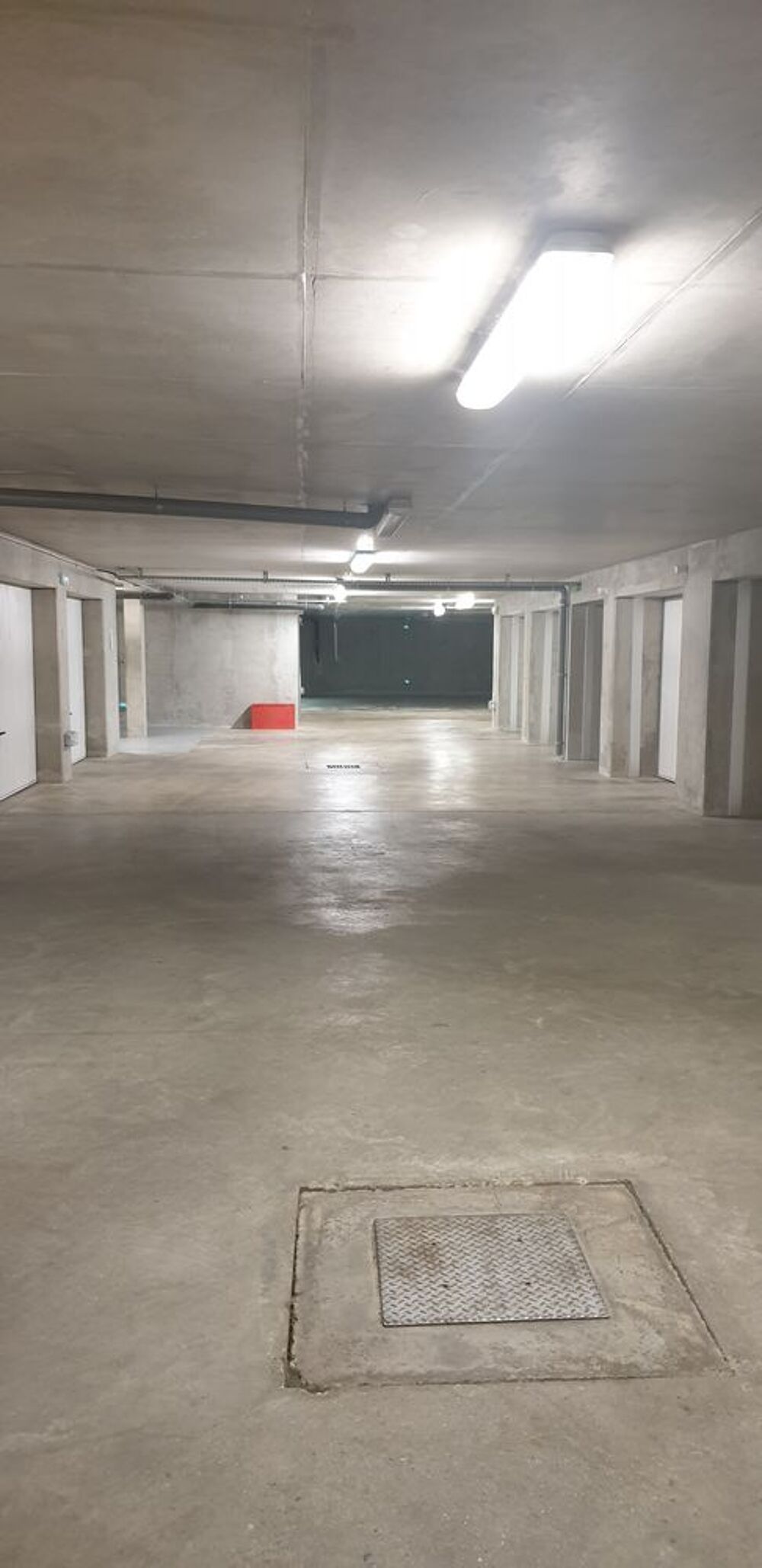 Location Parking/Garage Garage sécurisé en sous sol d'une résidence de 30 m2 Saint-martin-le-vinoux