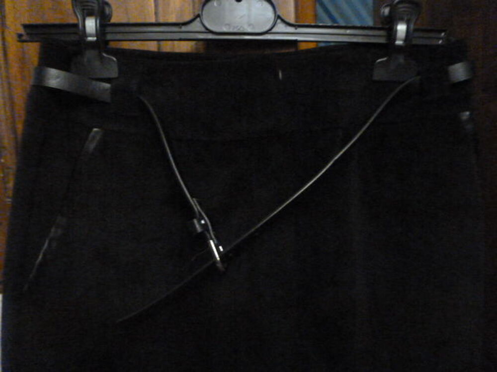 LOT JUPES ET ROBES Vêtements