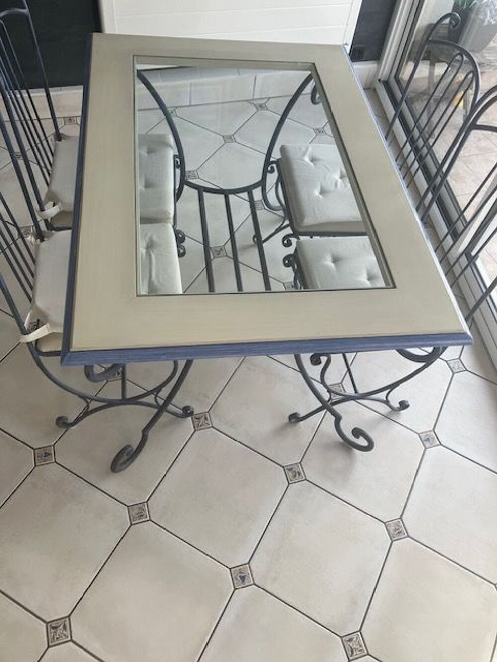 Table de salon avec 4 chaises Meubles