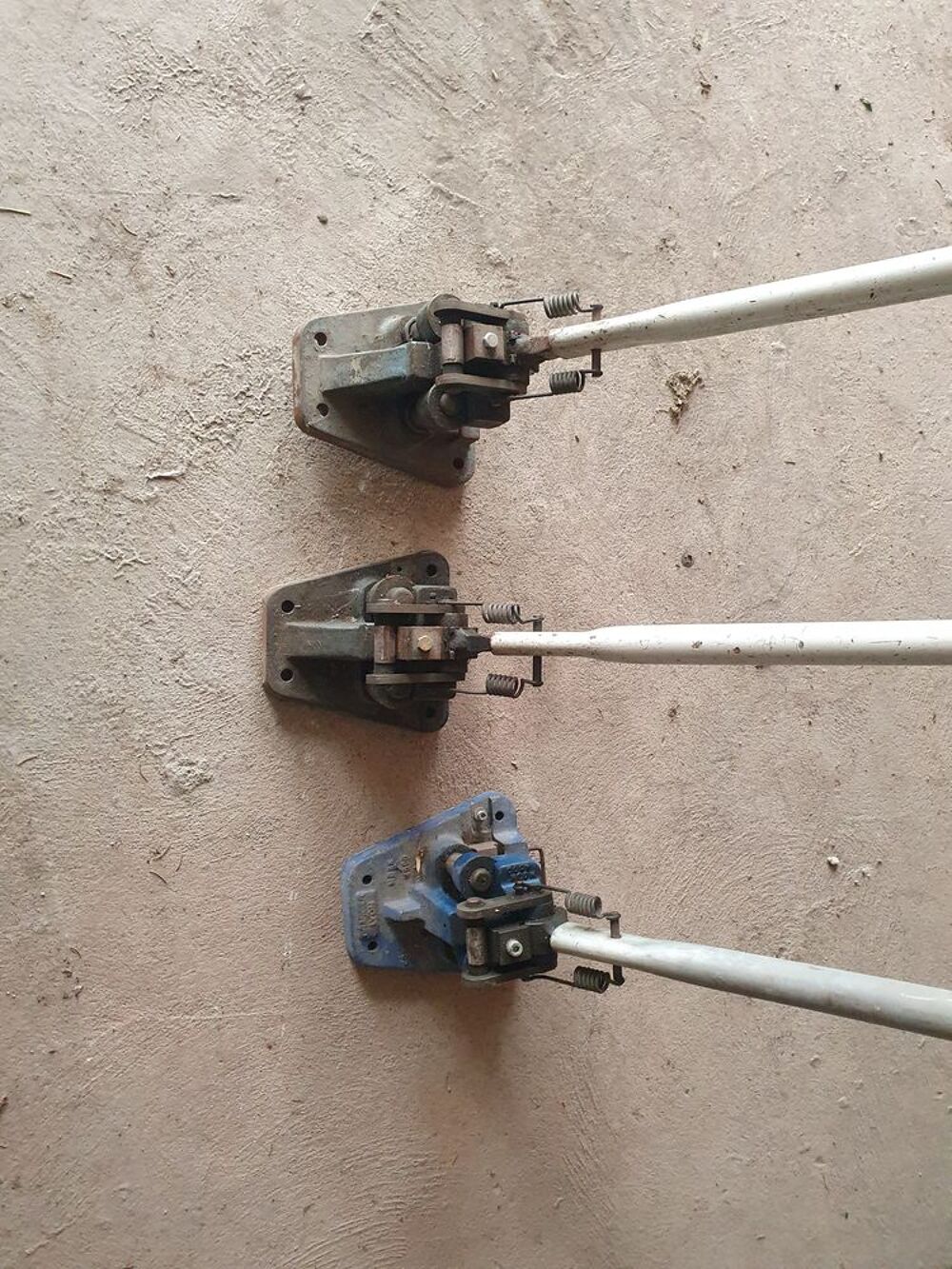 3 COUPES RAIL DIN Bricolage