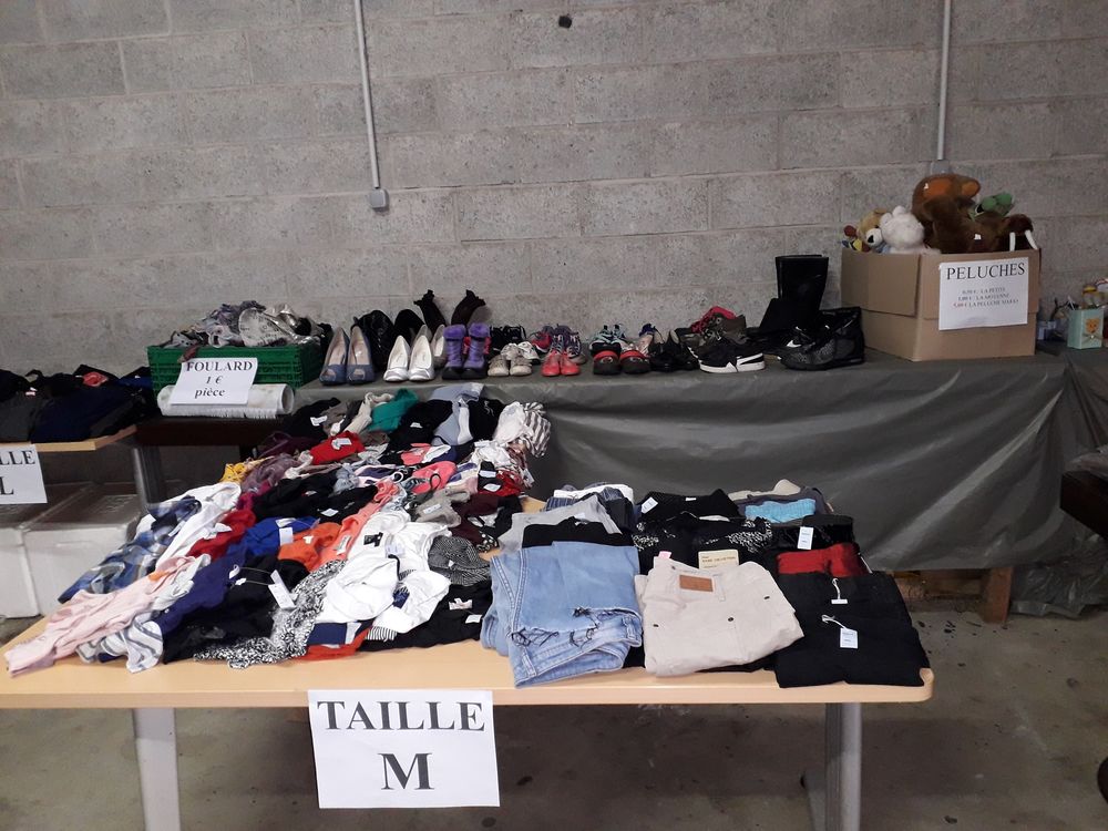 divers vetements en tr&egrave;s bon &eacute;tat Vêtements