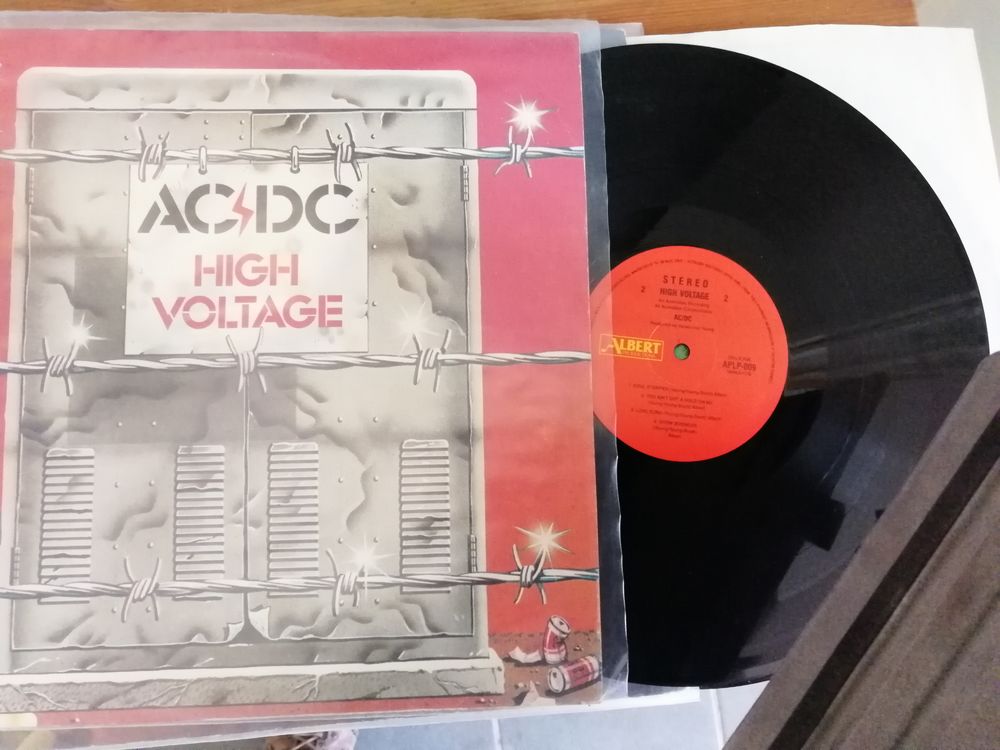 Acdc, hendrix, Clash, Ramones, Motorhead, Rolling Stones CD et vinyles