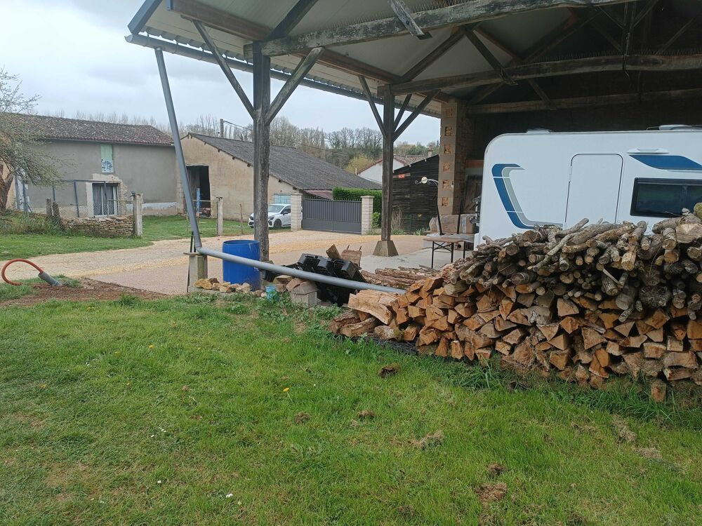 Location Parking/Garage emplacement remise caravanes camping car etc Poitiers