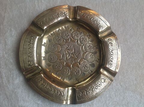 CENDRIER EN CUIVRE DIAM�TRE 12 cm Envoi Possible
7 Tr�gunc (29)