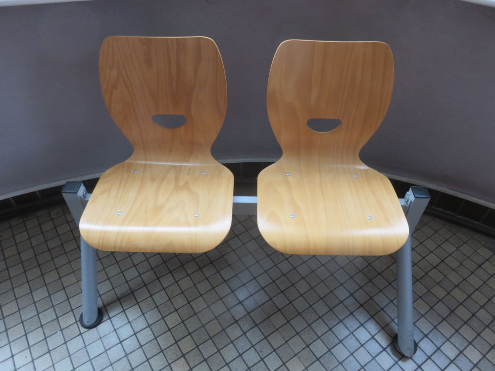 2 chaises fixes sur poutre m&eacute;tallique Meubles