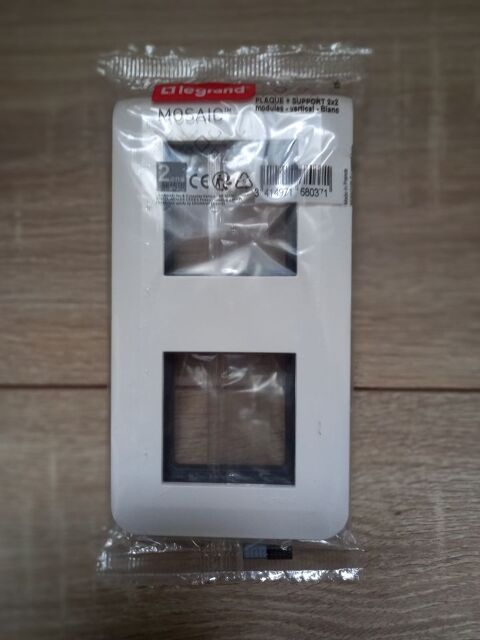 Plaque +support 2 blanc Mosaic marque Legrand 3 Villiers (86)