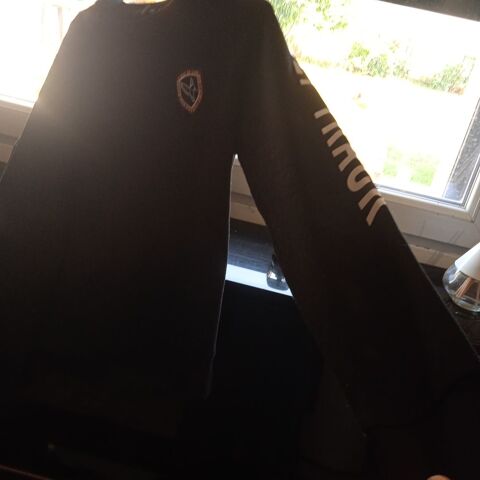 Sweat noir Taille S marque jennyfer imprimé sur la manche 4 Saint-Rambert-d'Albon (26)