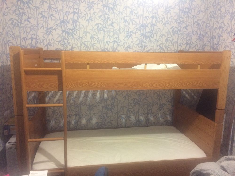 Lit superpos&eacute; + commode Meubles