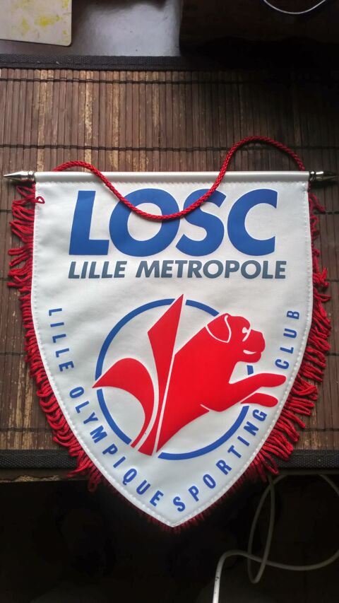 ANCIEN FANION LOSC 15 Battrans (70)
