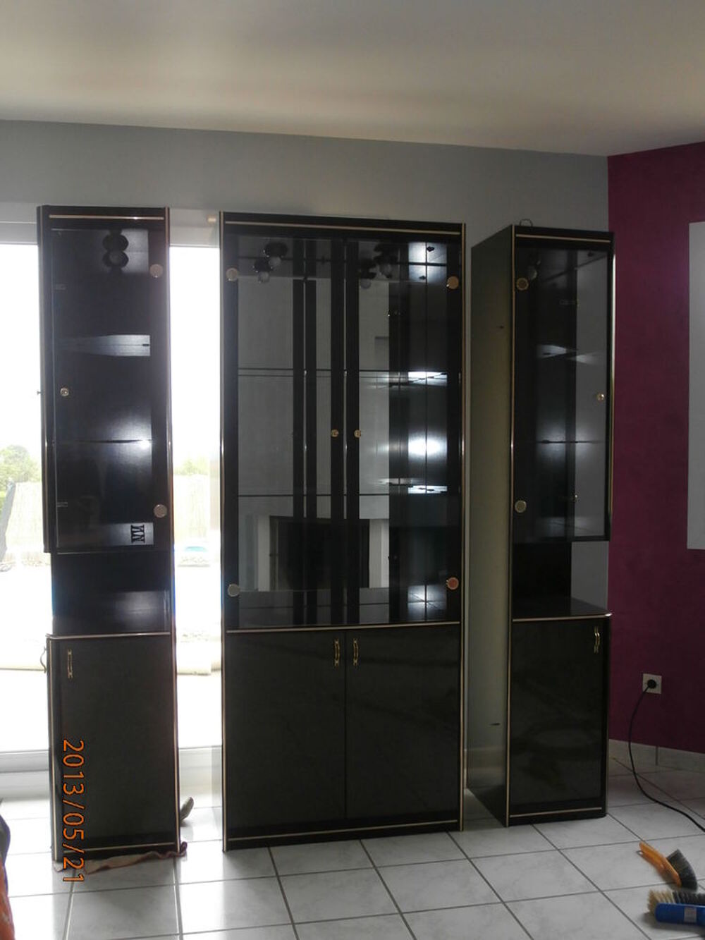 meuble vitrine contemporain avec luminaire interieur Meubles