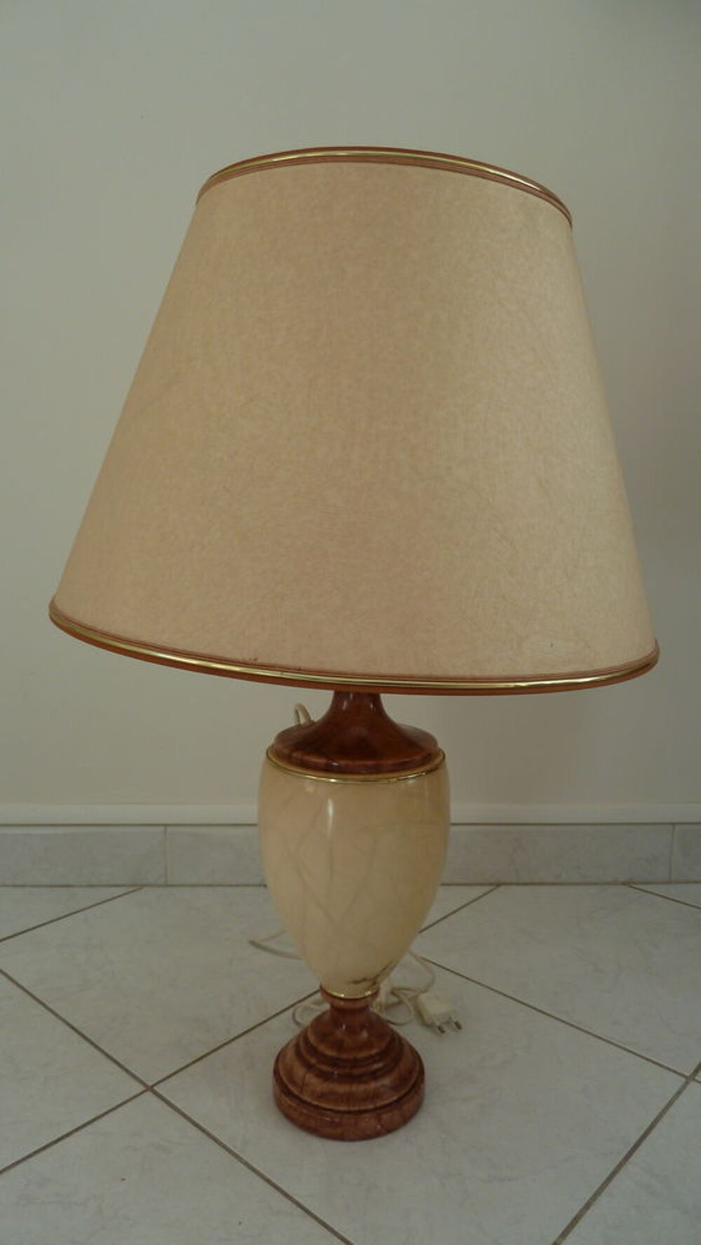 Lampe en alb&acirc;tre 
Décoration