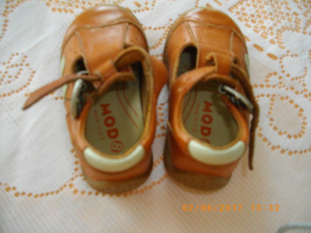 SANDALETTES ENFANT MARRON - POINTURE : 12 Chaussures