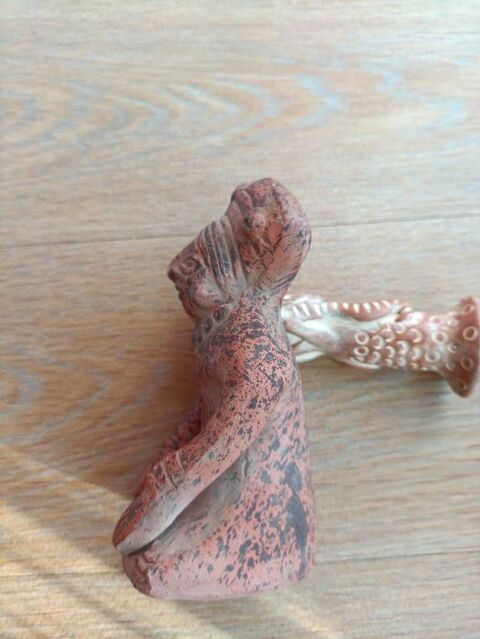 statuette en terre cuite sign�e R, LAFFOND 5 V�lizy-Villacoublay (78)