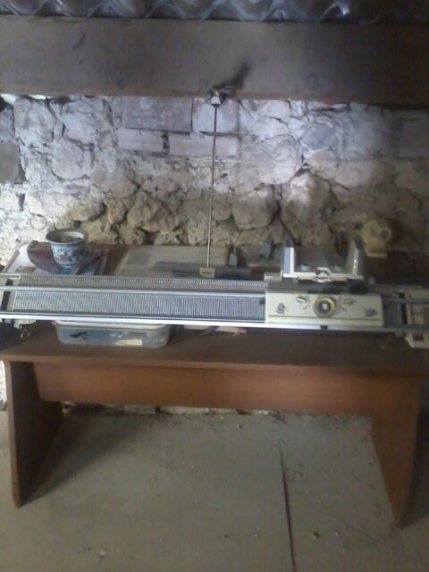 machine a tricoter 150 Montaigu-de-Quercy (82)