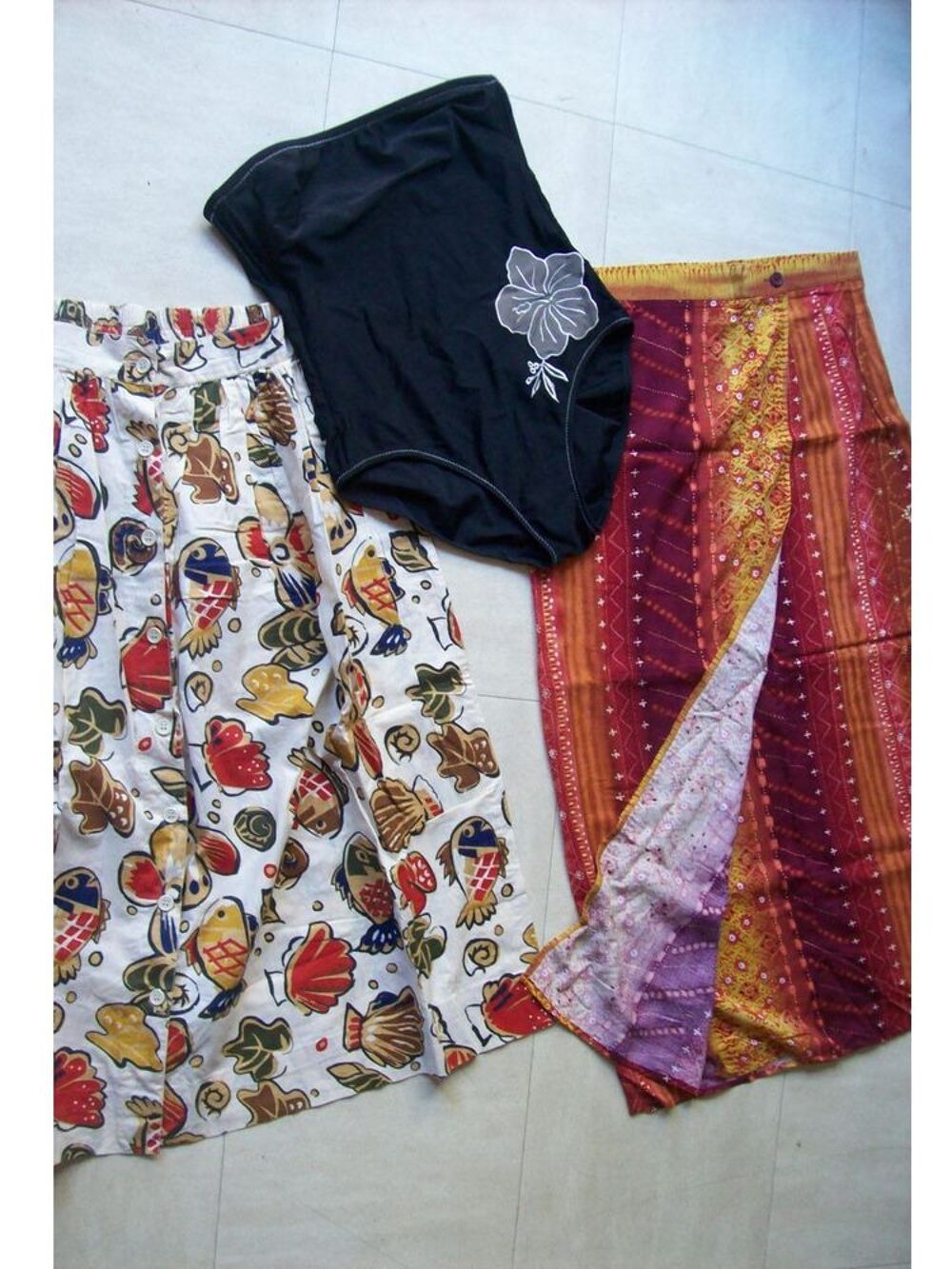 2 MAILLOTS DE BAIN, 2 jupes - 38 et 40 - zoe Vêtements