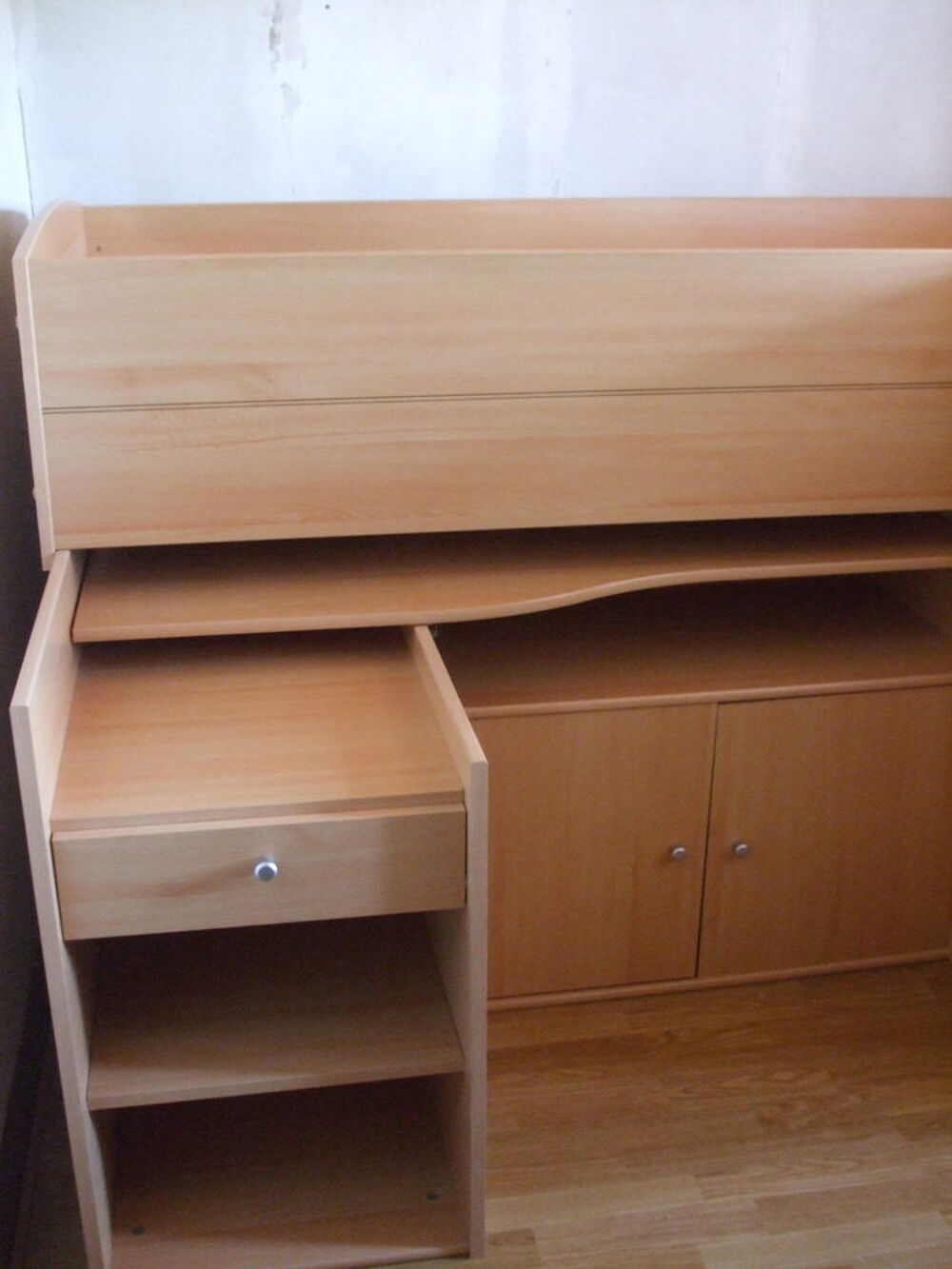 Lit 90x200 en hauteur (bureau int&eacute;gr&eacute; et nbreux rangements Meubles