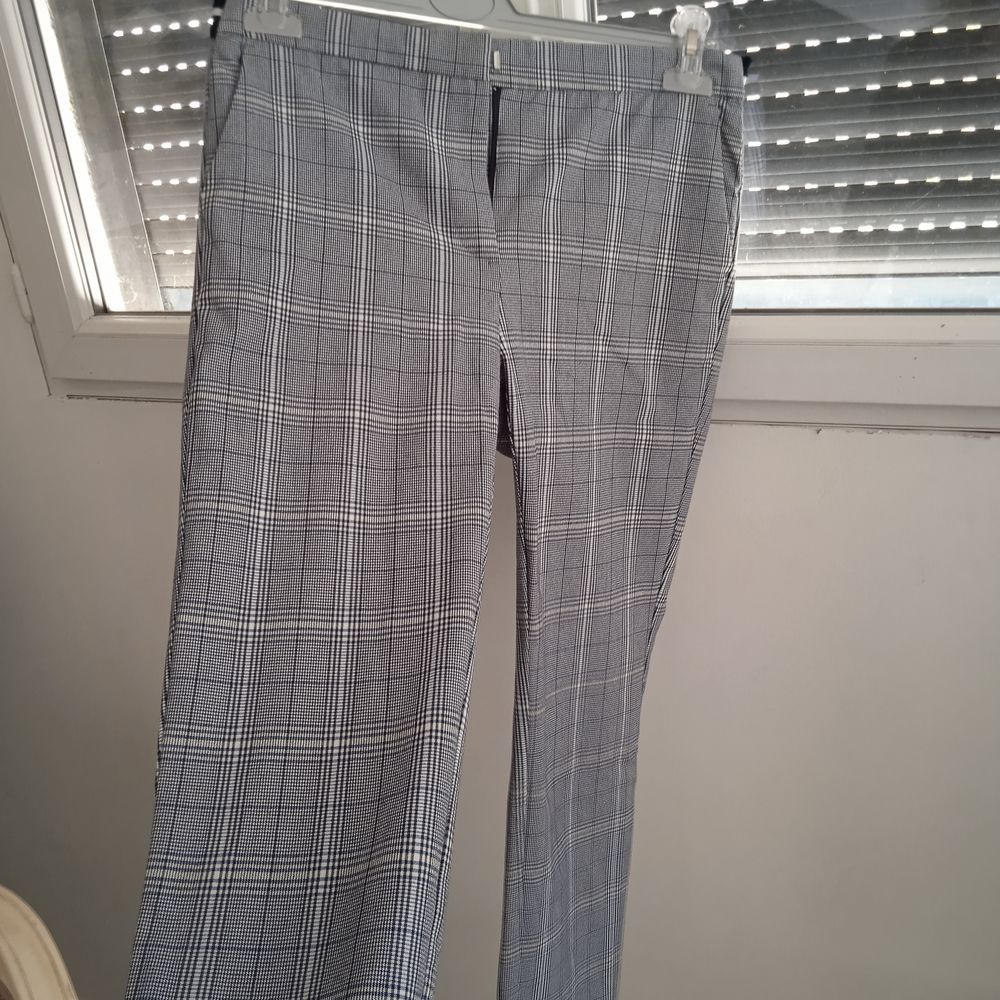 
Pantalon &agrave; carreaux gris fermeture agrafe et bouton Taille Vêtements
