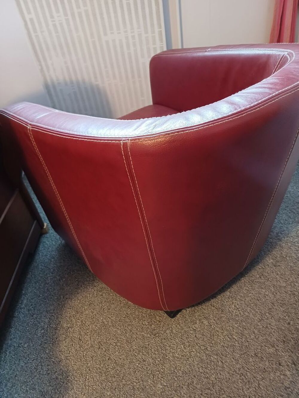 4fauteuils en cuir rouge parfait &eacute;tat 220€ les quatre Meubles