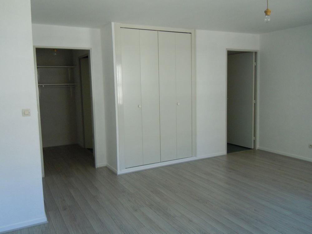 Location Appartement REIMS ? Charmant studio lumineux de 33 m² en hypercentre Reims