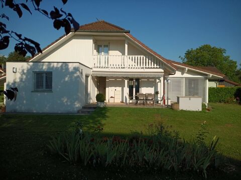   UNE BELLE ET LUMINEUSE MAISON  12 km de Genve Maison - 5 pice(s) - 165 m