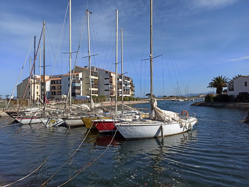   NOUVEAU: 2 pièces sur l'eau,100m plage, calme, jolie vue. Vacances  / Offres de location 