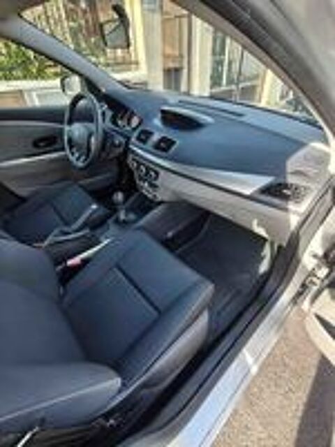 M&eacute;gane III RENAULT MEGANE III 1.6 110 ETHANOL AUTHENTIQUE 2011 occasion 93430 Villetaneuse