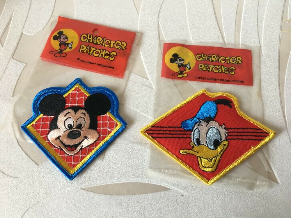 2 authentiques &Eacute;CUSSONS PATCHES DISNEY des ann&eacute;es 80 MICKEY 