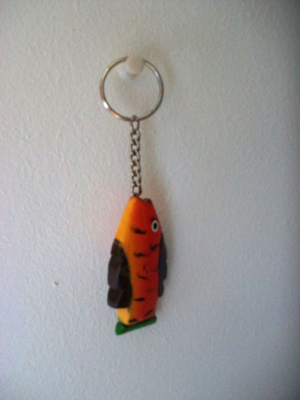 Porte cl&eacute;s poisson bois bijou sac artsanat rouge Maroquinerie