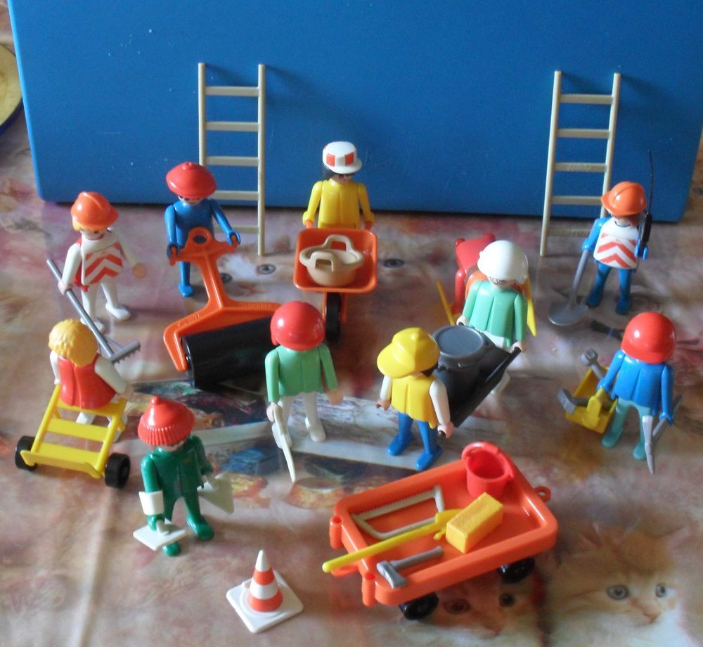 Playmobils11 personnages de travaux avec de nombreux outils. Jeux / jouets