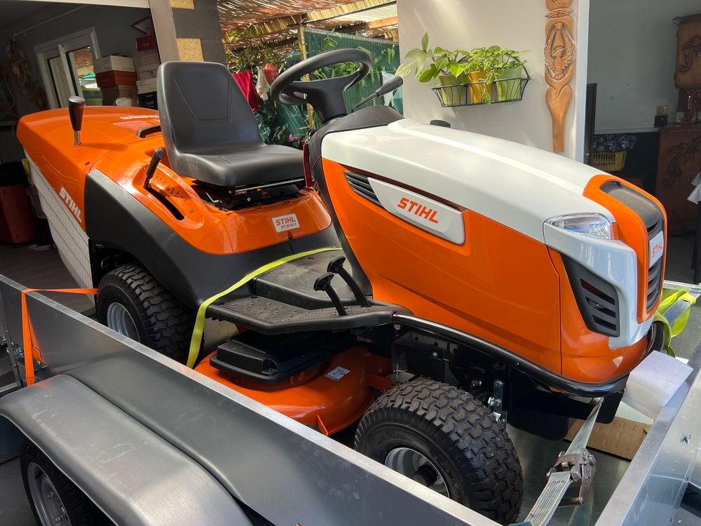 tracteur tondeuse STIHL RT 5112Z sur remorque ERDE Jardin