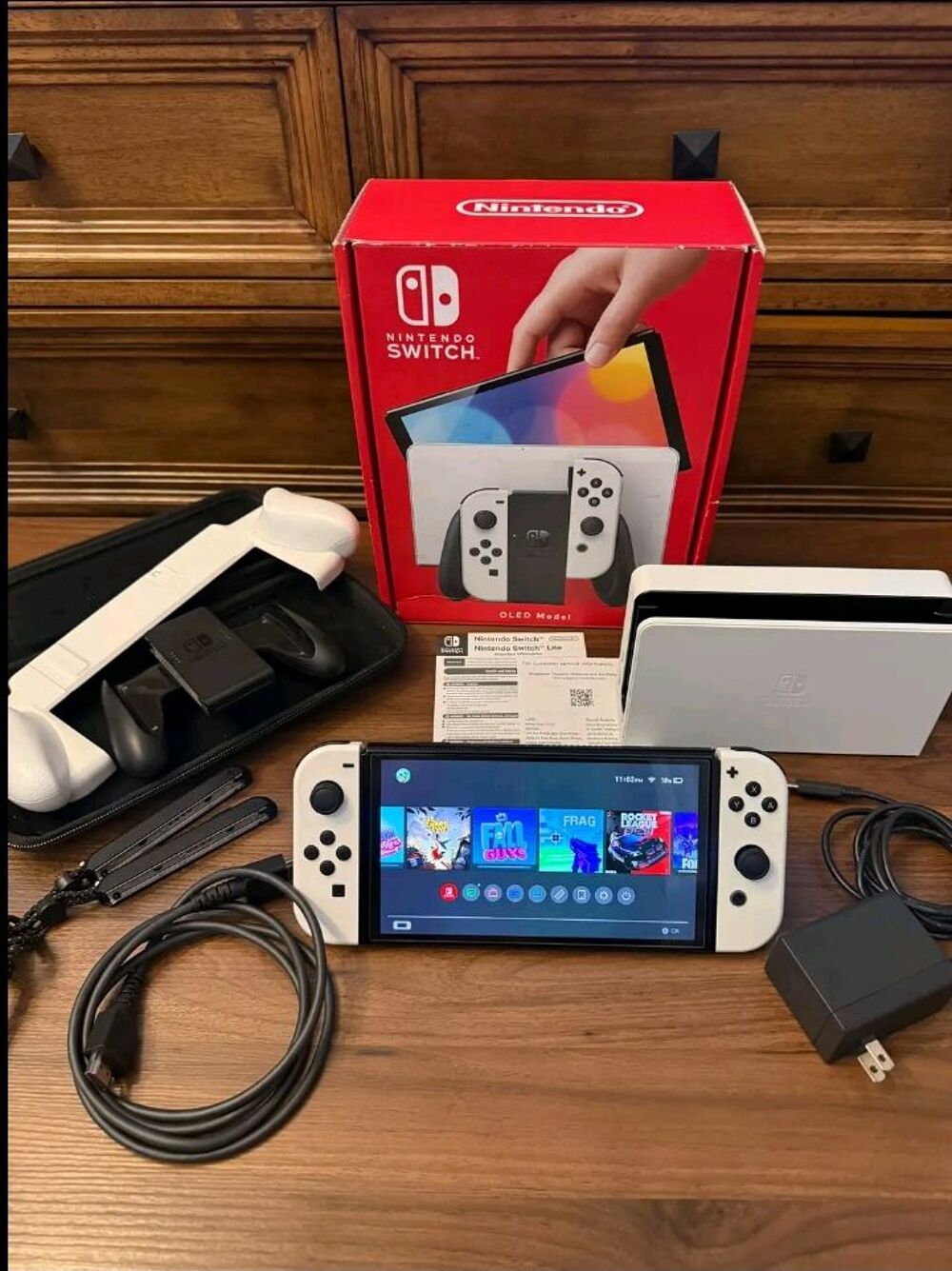console Nintendo Switch oled blanche et accessoires Consoles et jeux vidéos