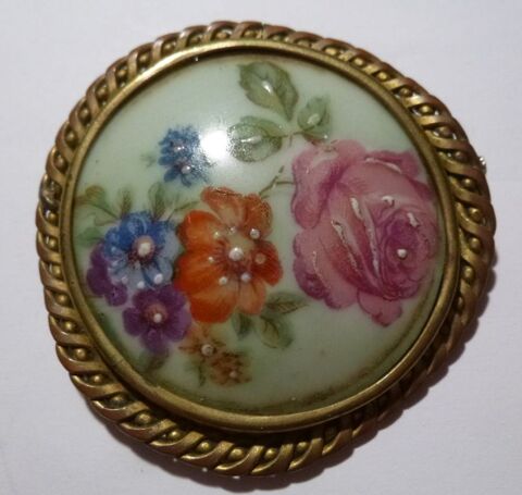 Broche ancienne Poitiers (86)