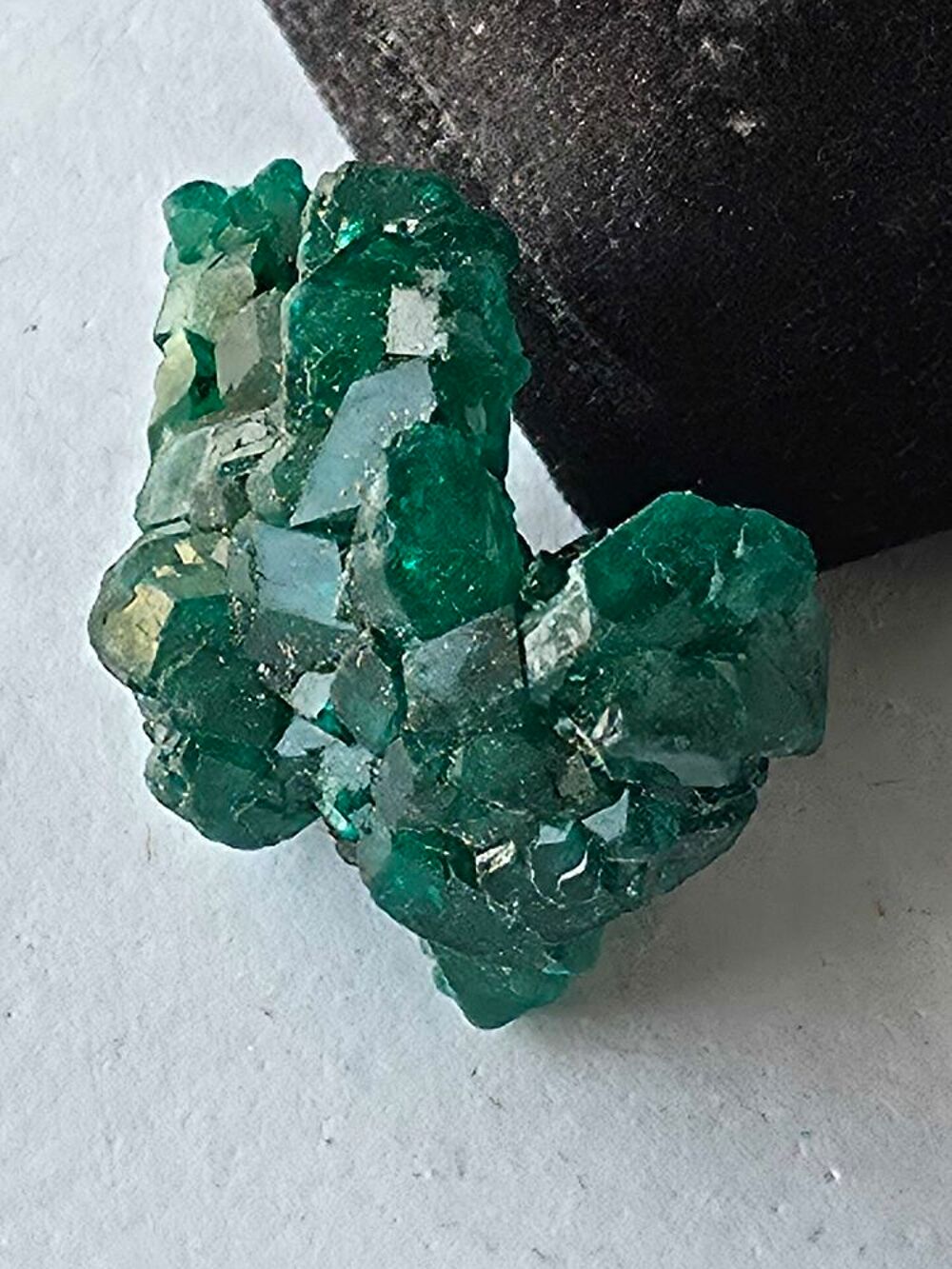 Sp&eacute;cimen Dioptase Vert Emeraude Intense-Cristal Brut 