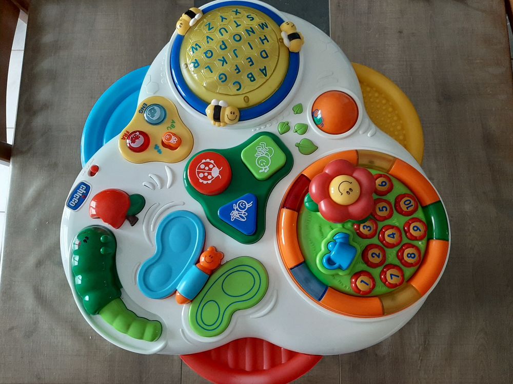 TABLE D'&Eacute;VEIL BILINGUE CHICCO - 20 € Jeux / jouets