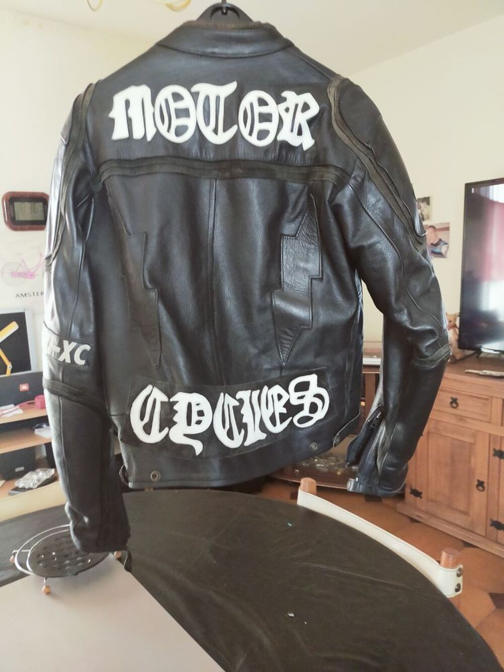 Blouson moto cuir taille s mais fait plus grand Vêtements