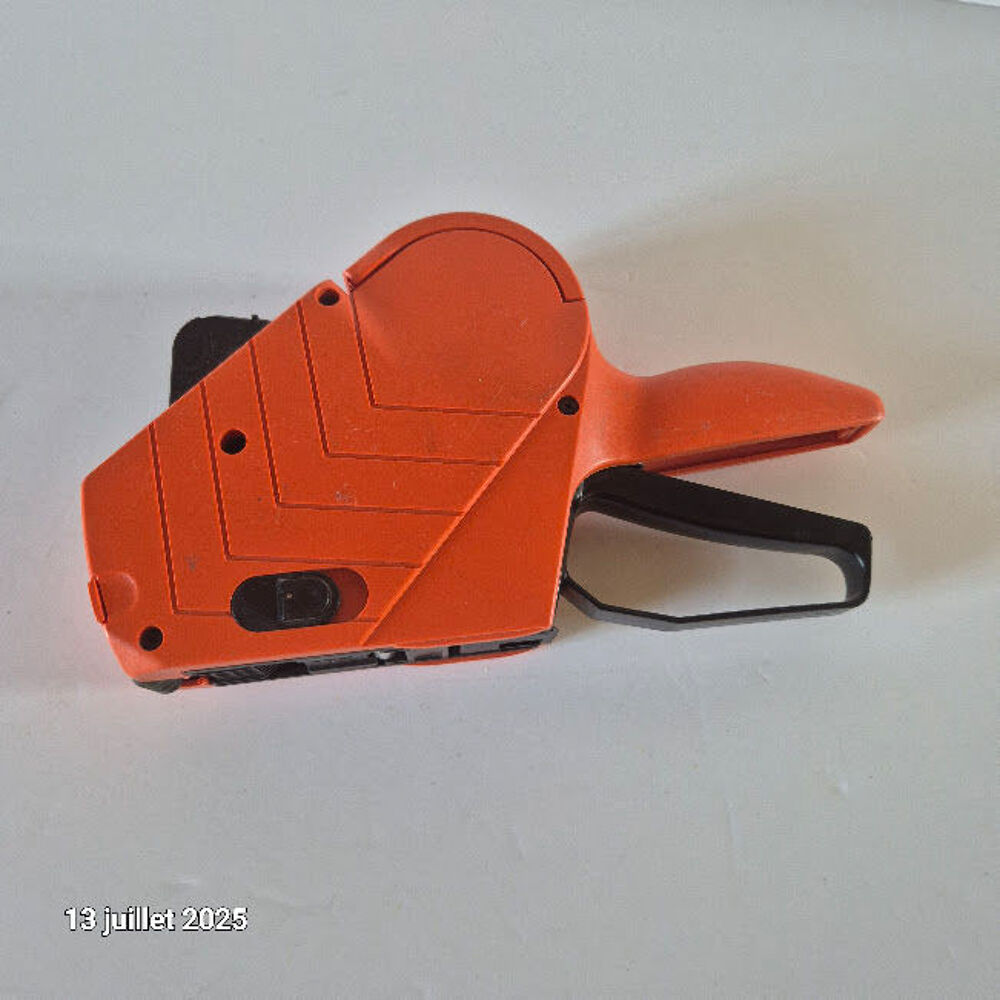 Etiqueteuse orange Meto - 2 lignes 22x16mm Bricolage