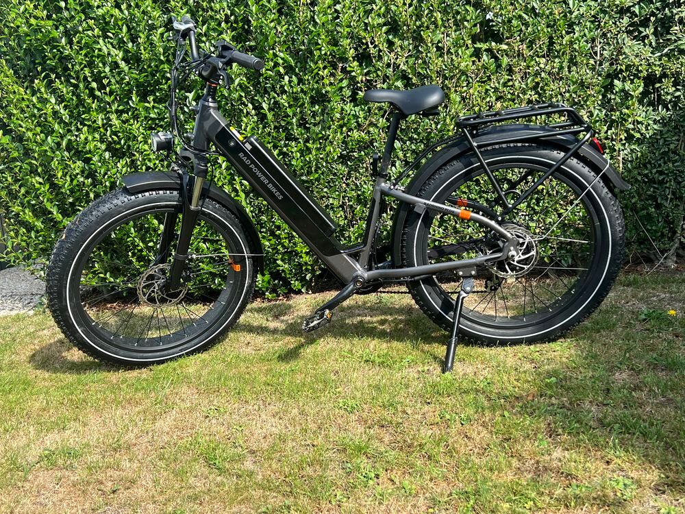 VTT &eacute;lectrique &agrave; pneus larges : RadRhino 6 Step-Thru Vélos