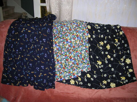3 jupes pliss�es tailles 44 � 48 9 Reims (51)