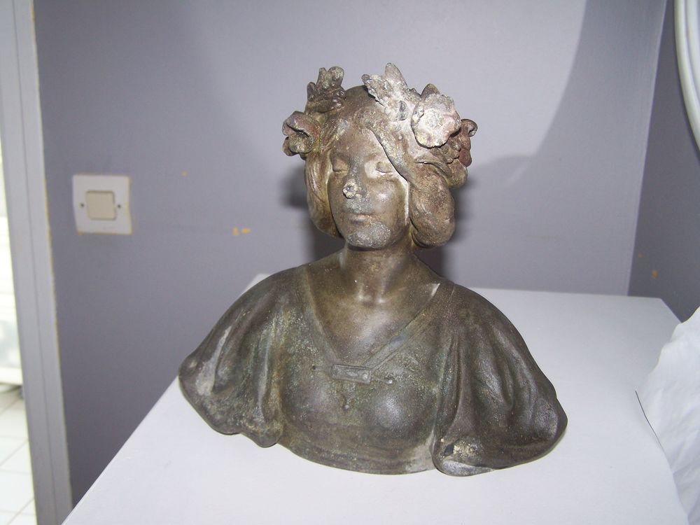 BUSTE DE FEMME 