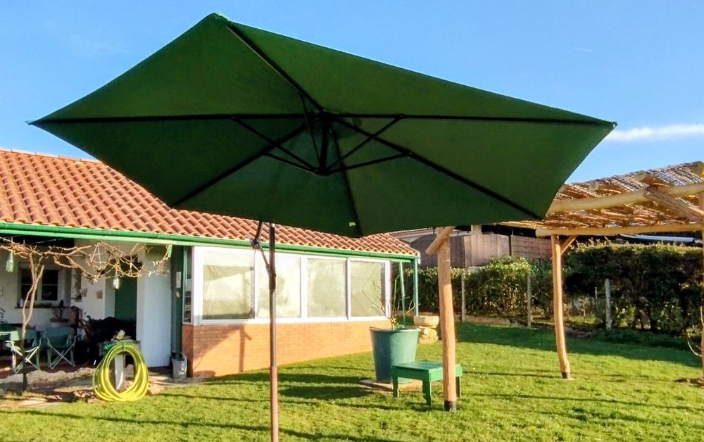 Parasol d&eacute;port&eacute; toile verte Jardin