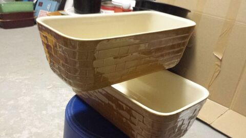 2 terrines marron clair avec motifs carrs neuves 0 Mrignies (59)