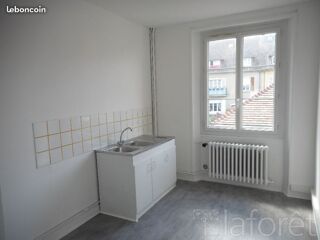  Appartement à louer 5 pièces 80 m²