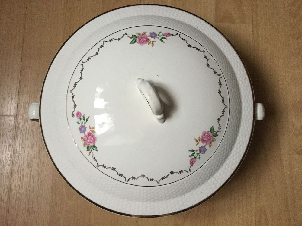 Jolie soupi&egrave;re en faience Décoration