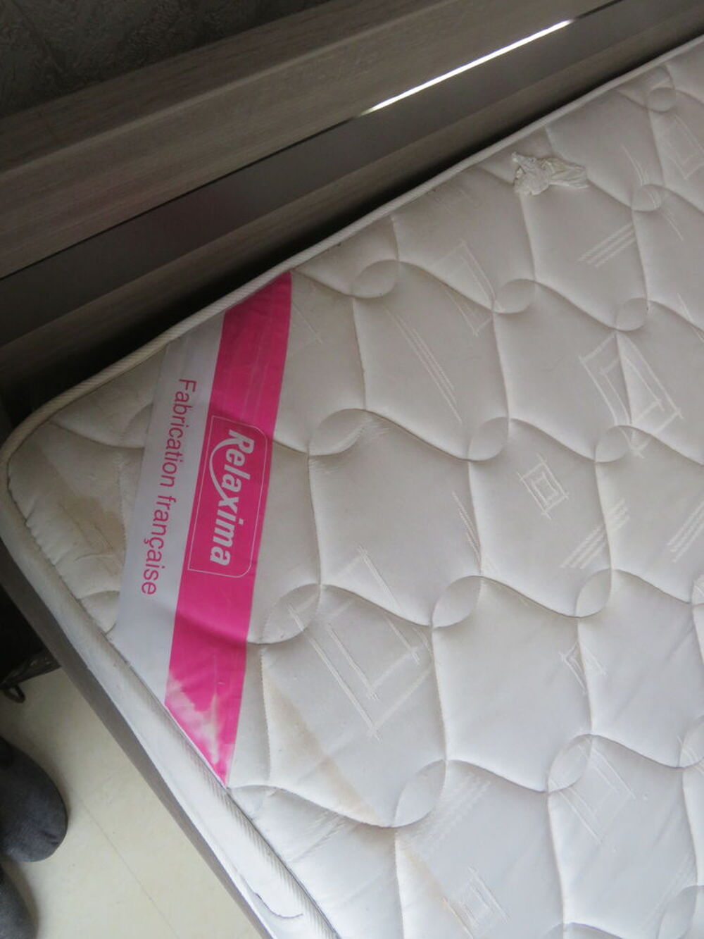 Lit King-Size avec matelas CONFORTABLE Meubles