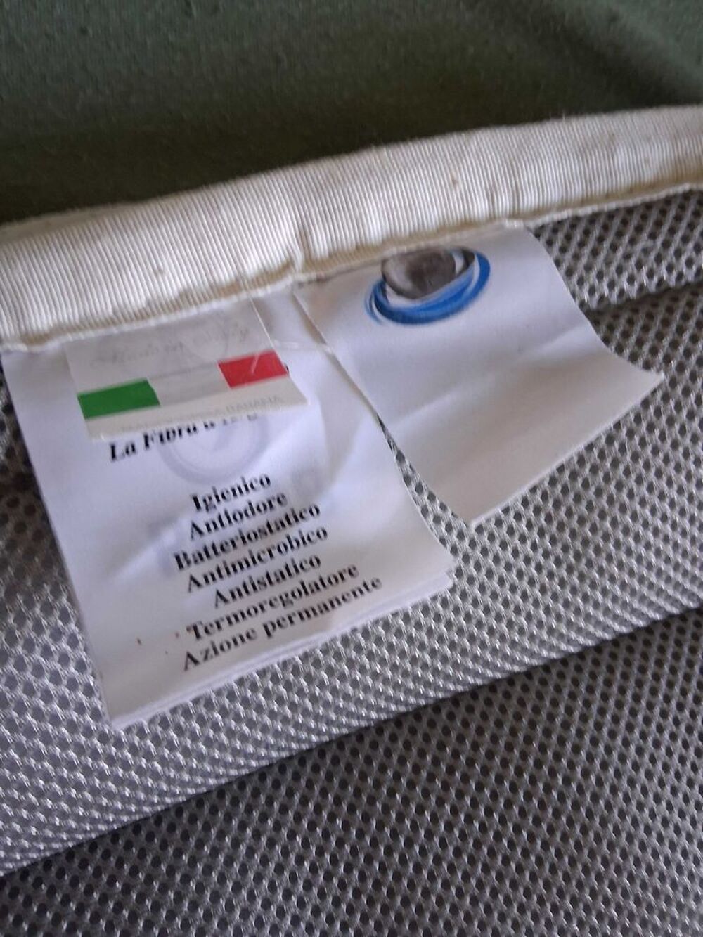 SURMATELAS MEMOIRE DE FORME 70X190, EN PARFAIT ETAT, POUR VOTRE CONFORT ET VOTRE REPOS PAISIBLE,MATELASER, EN PARFAIT ETAT. VISIBLE &agrave;€ ARDENTES Meubles