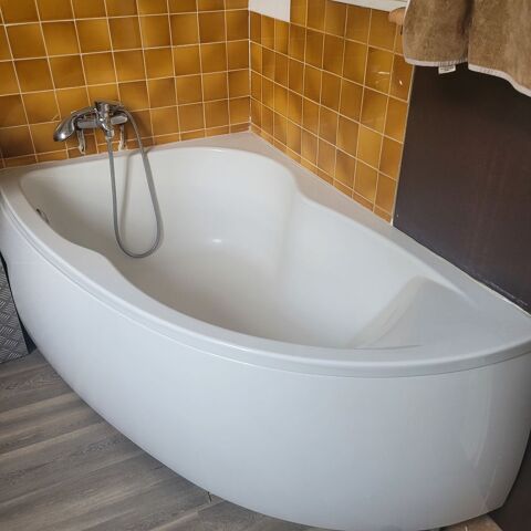 BAIGNOIRE D'ANGLE  60 Poitiers (86)