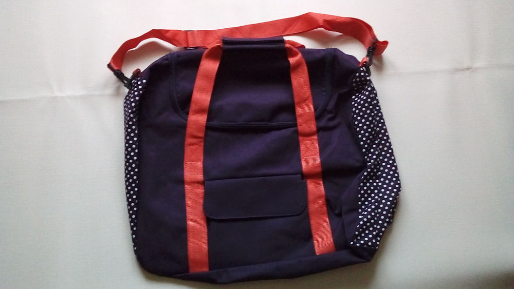 un lot de 6 sacs de sorties ou voyages neufs . Maroquinerie